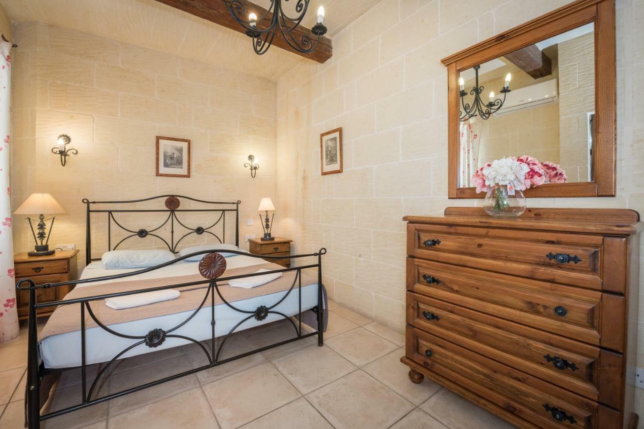 Valley View - Holiday Farmhouse With Private Pool ナダ エクステリア 写真
